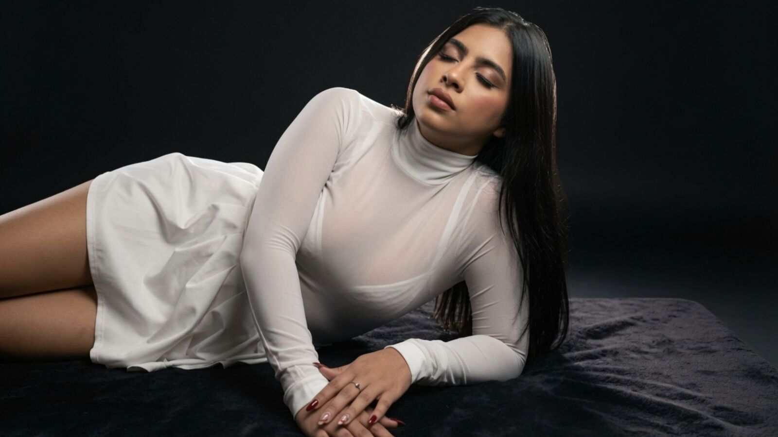 EstefaniRous glamour portrait