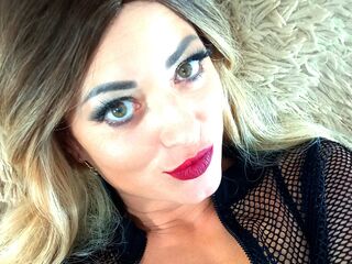 LionessoneForu Live show cam