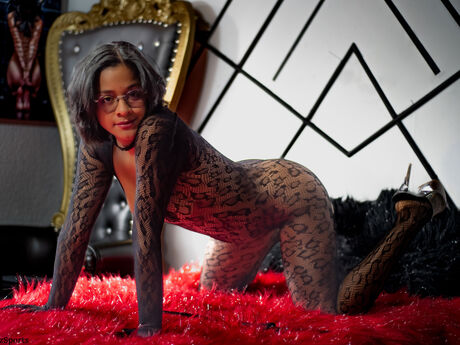 Chat with LenaVelour