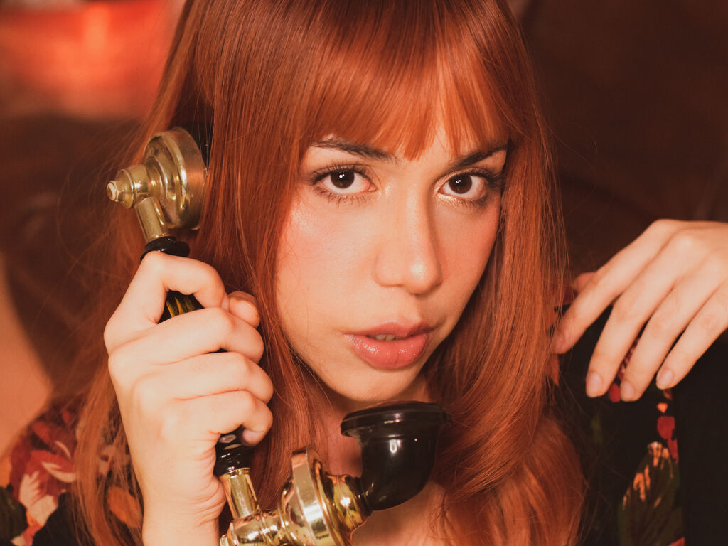 CoralTrip – webcam model profile photo