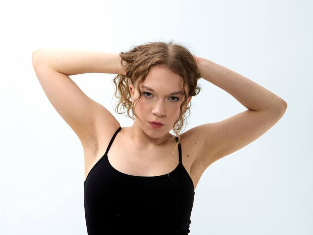 CoraKarstensen LiveJasmin private chat profile image
