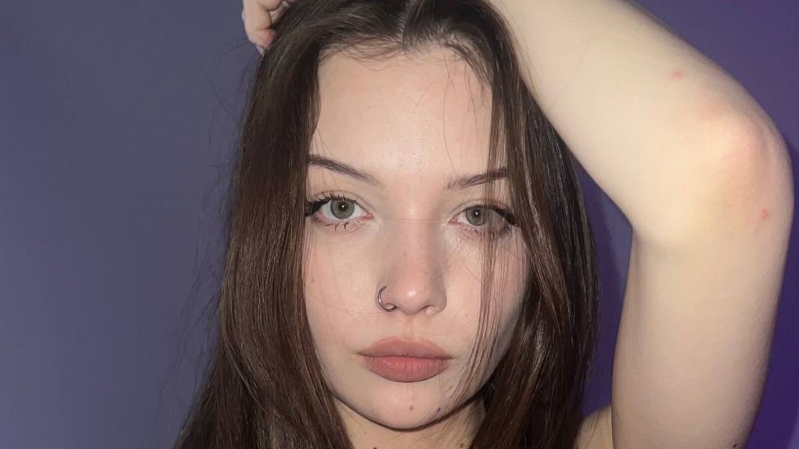 AmilyUiUi erotic portrait