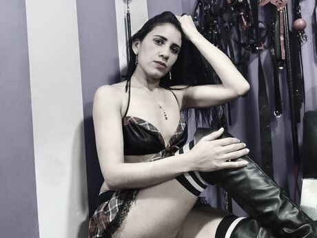 Chat with IsabellaLuthor