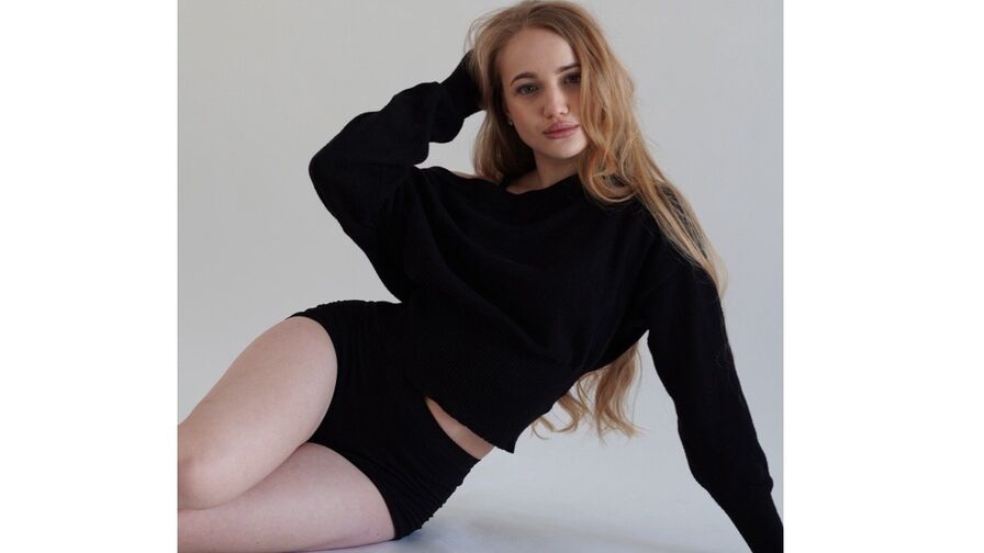 Watch EmilyMontclaire on NudiesOnlineCam.com