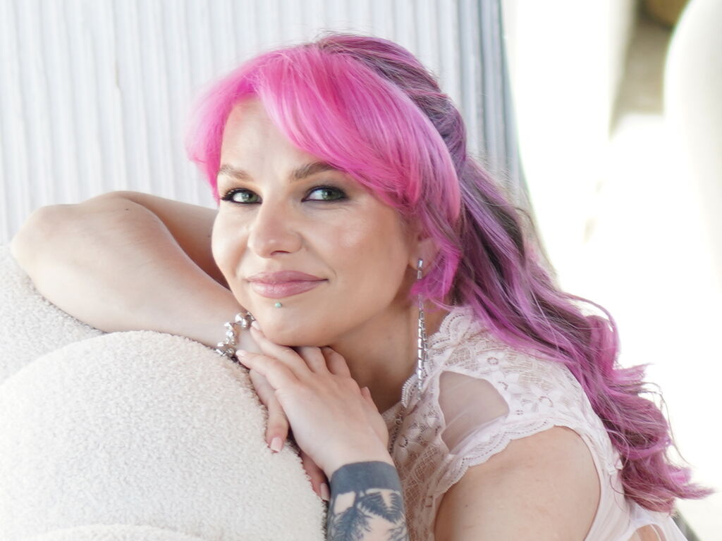 LeyaTaryn Profile Image