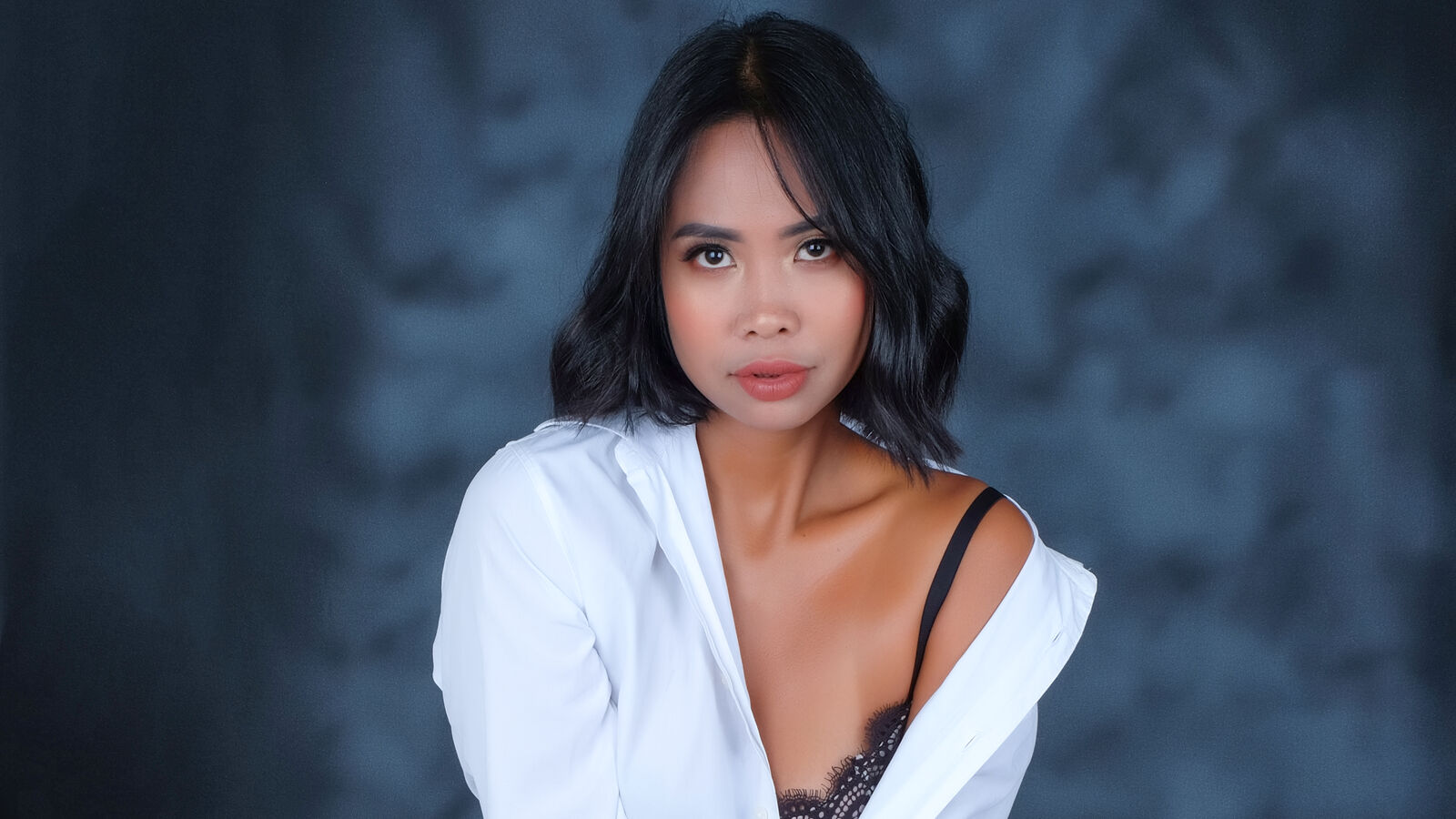 IanaEvans glamour portrait
