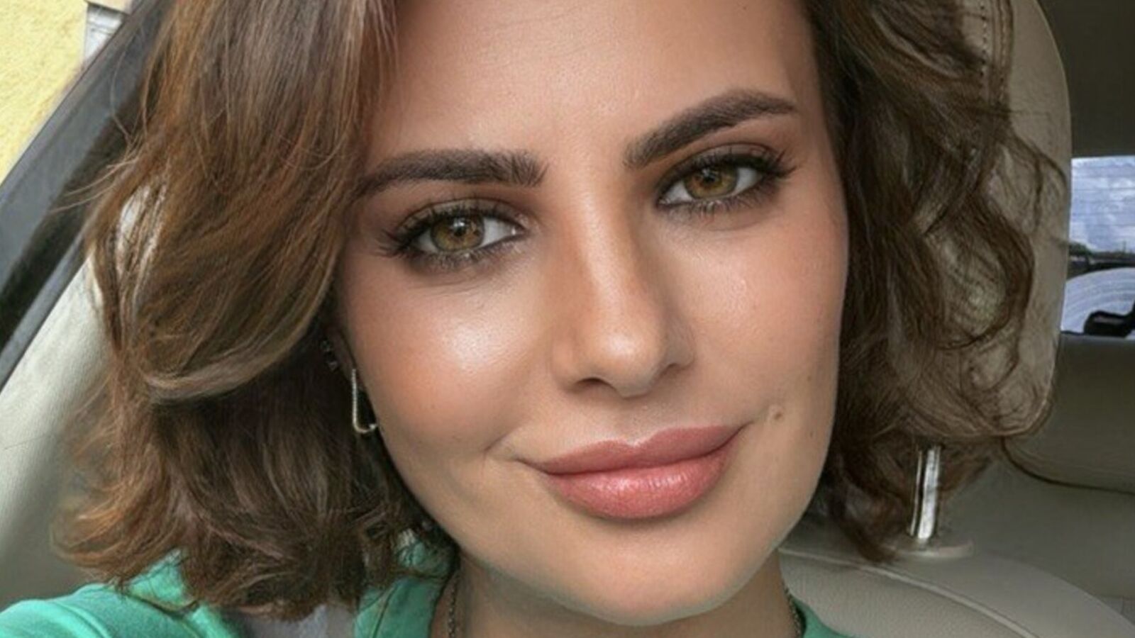 AnishaBee erotic portrait