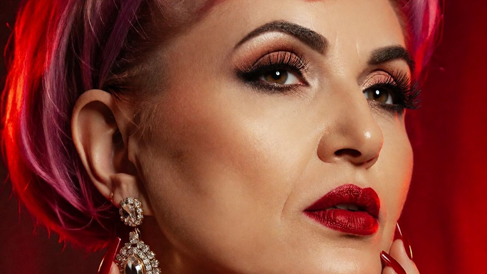 IsabelaConte glamour portrait