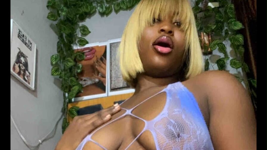 Watch ZaraLure live on The Hot Webcams