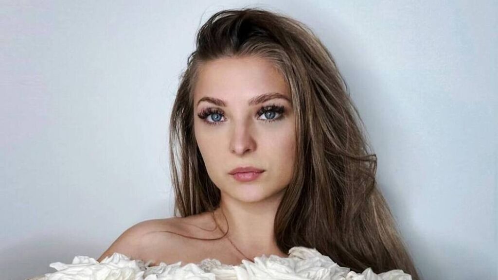 Statistics of AdellaRoss cam girl at GirlsOfJasmin