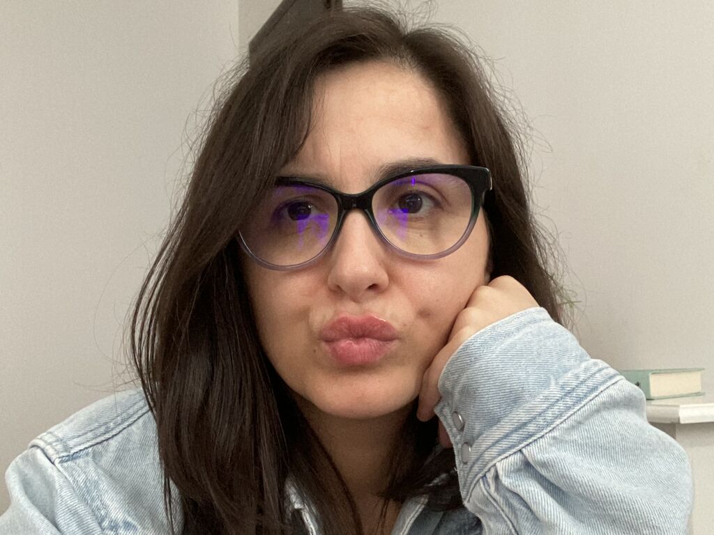  SophieLou chat room