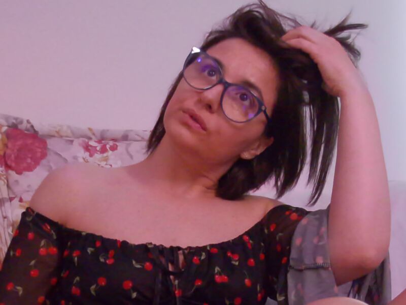 SophieLou live thumbnail