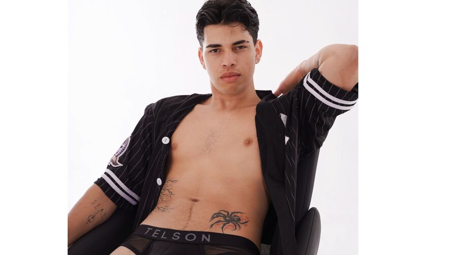 BenjaminMore livejasmin