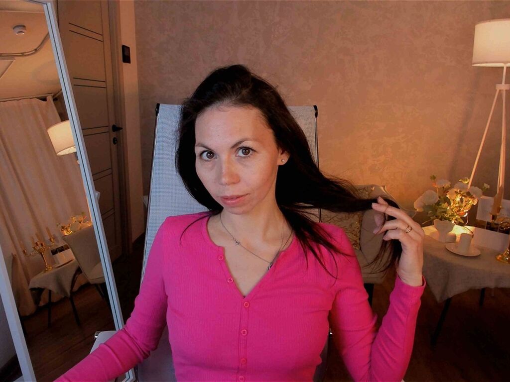 TrasyMorris live streaming girl cam