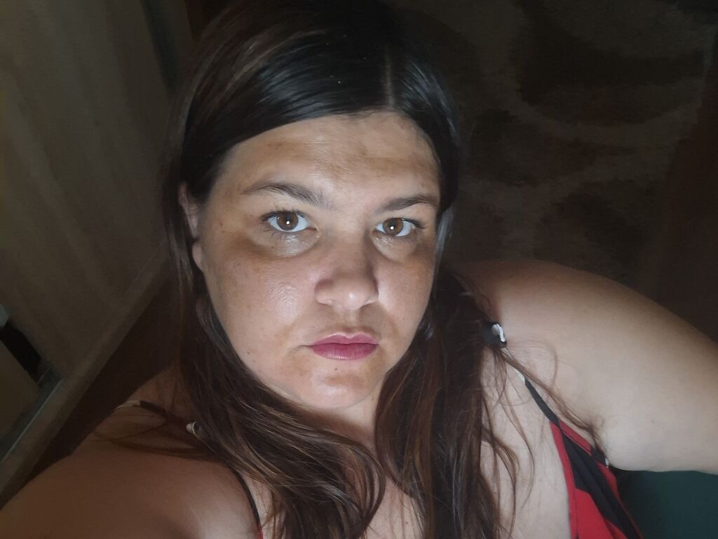 IonyEllaa Profile Image