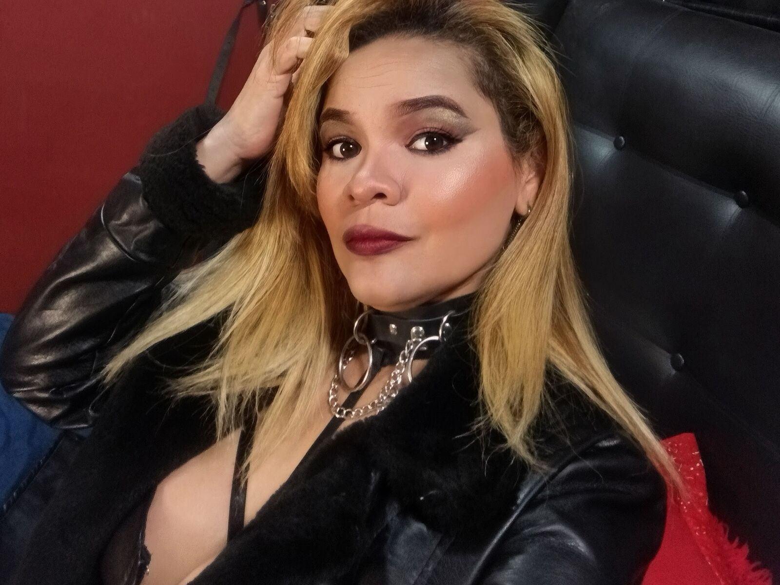 Live cam for SarahYovera