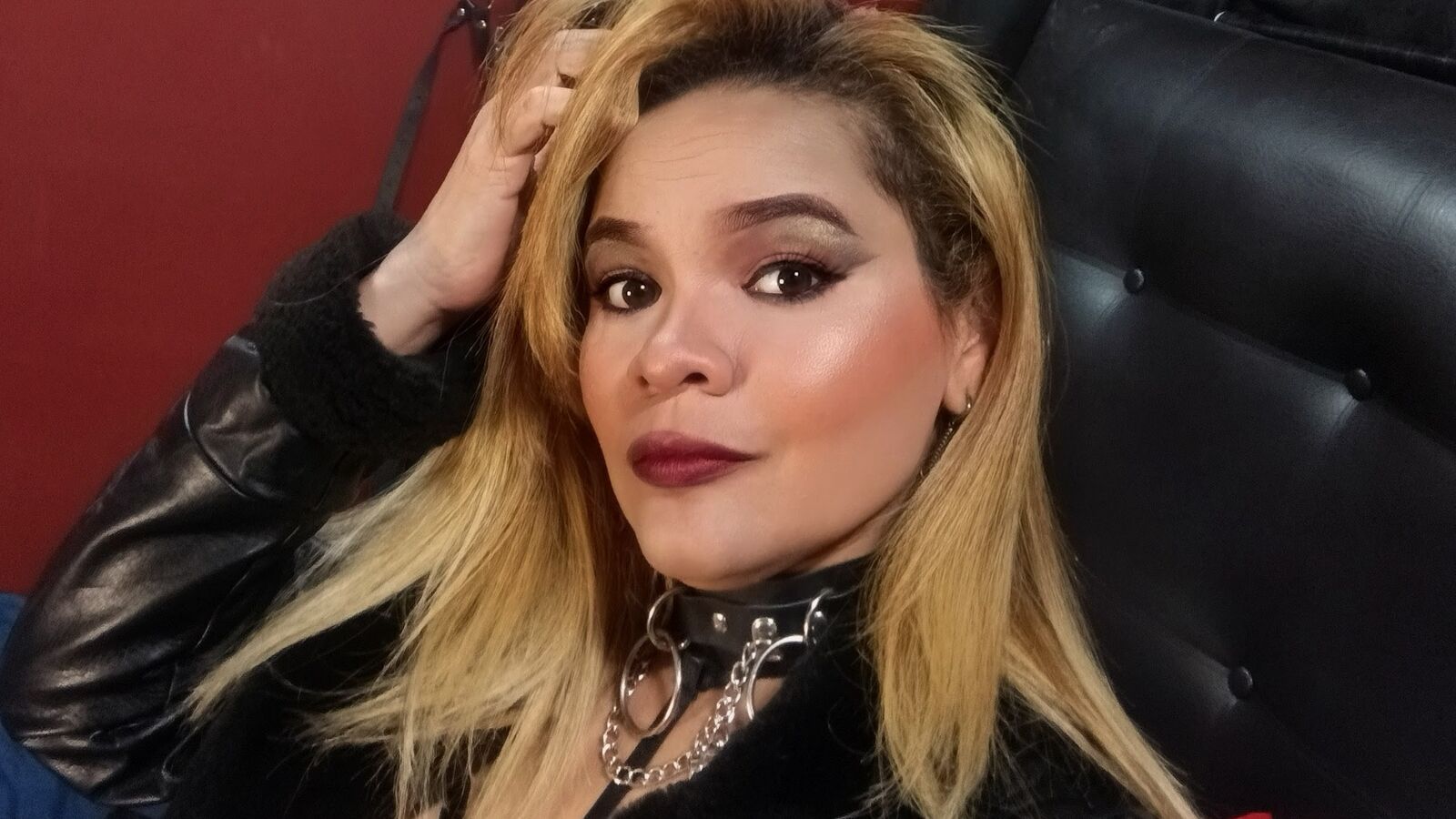 SarahYovera glamour portrait