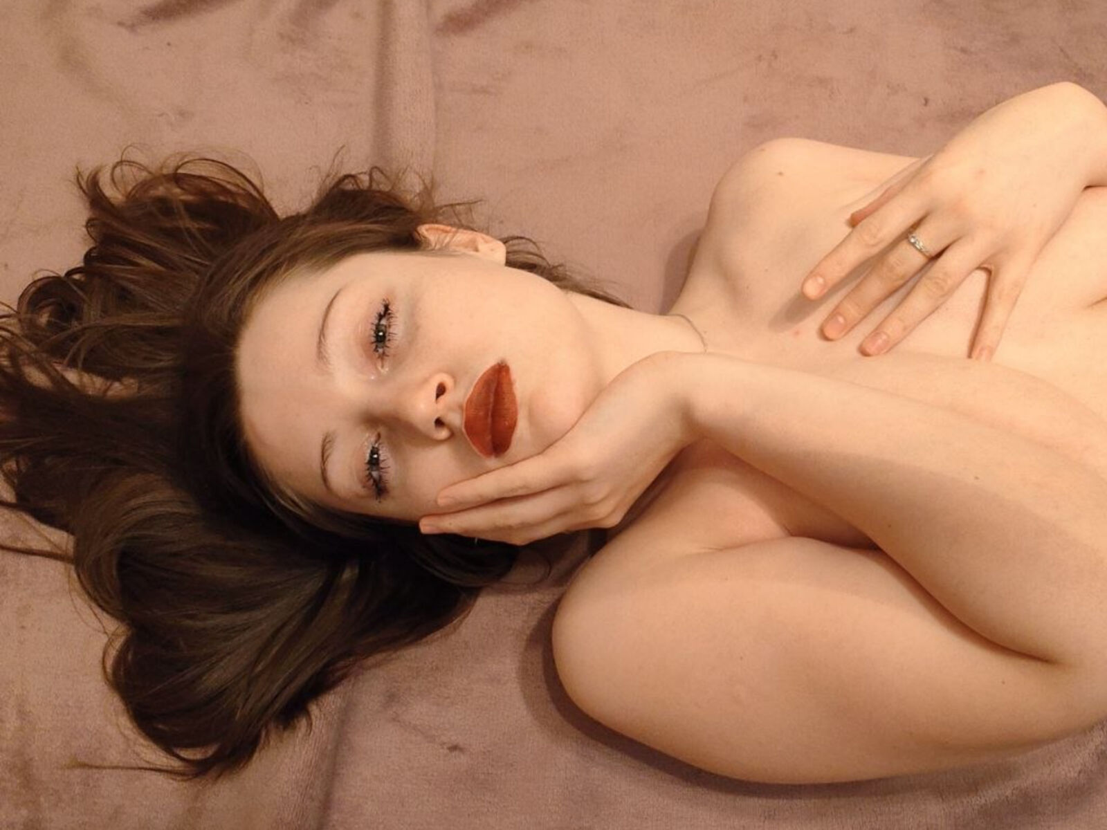Live cam for JuliaMoreau