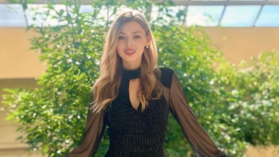 Live HD Nude Chat with CharlotteReimer