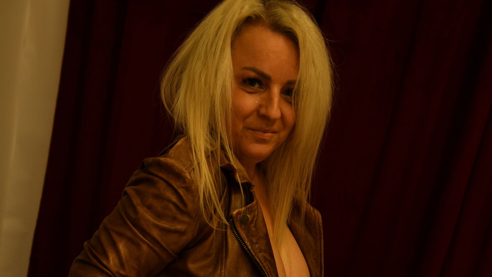 JadeDewis erotic portrait