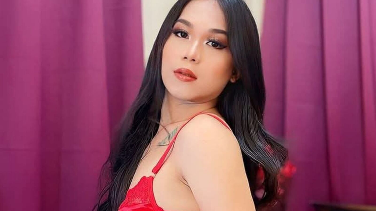 DhanikaKantutera glamour portrait