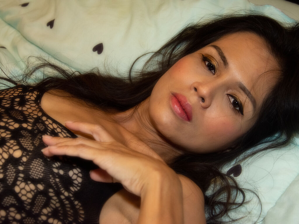 EmmaAsija premium girl cam session