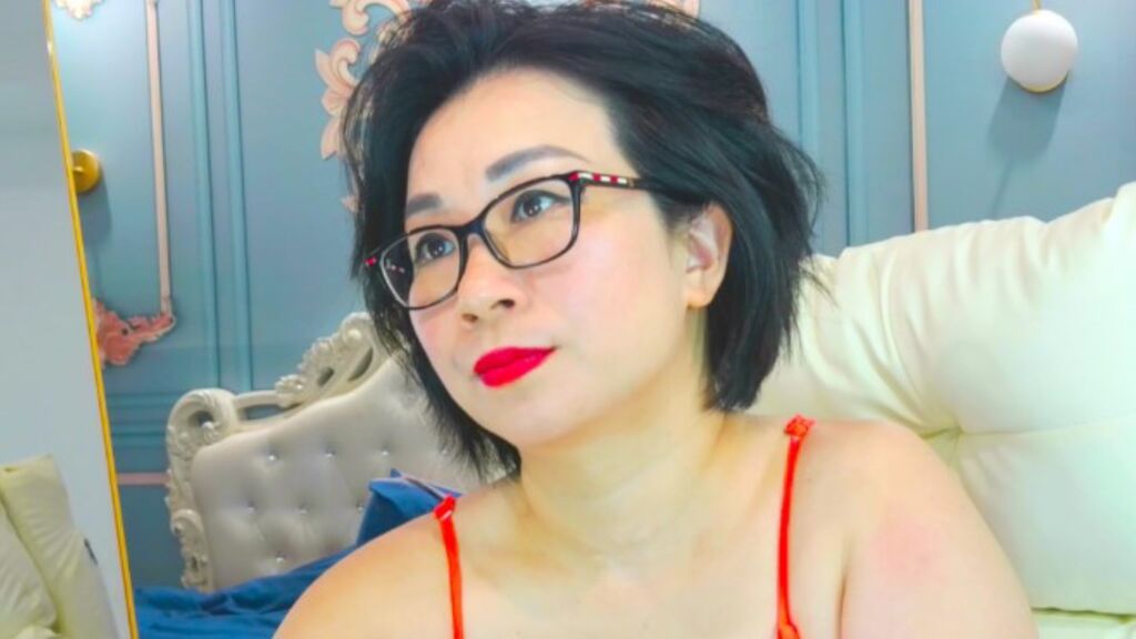 LucianaMecacci live cam model at LiveJasmin