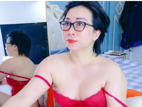 Chat with LucianaMecacci