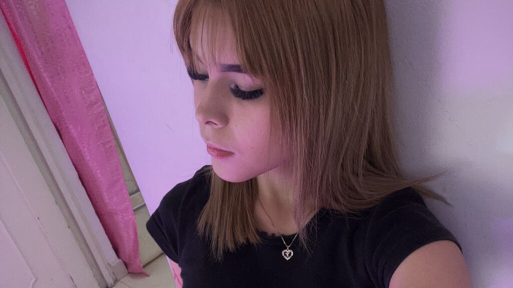 Watch PrettyKata live on cam on LiveJasmin