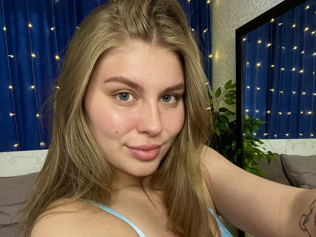 MilaOlivers live now