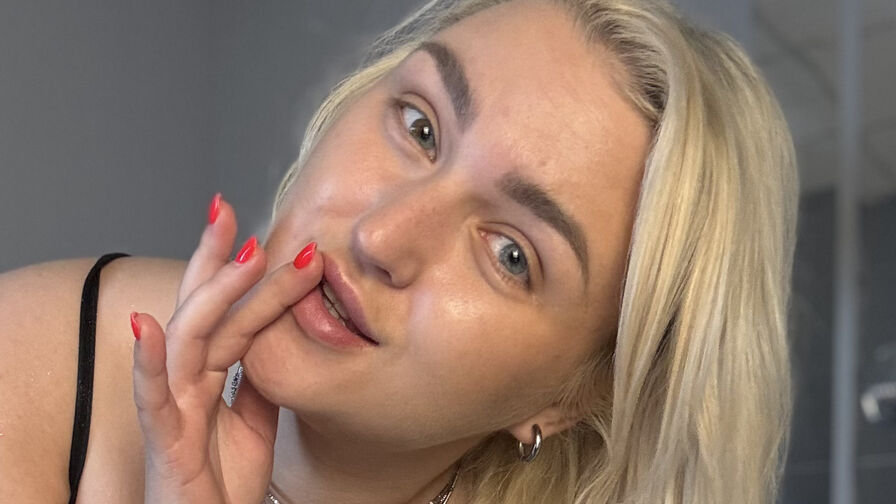Watch AmelieRowan live on Free Erotic Fantasy