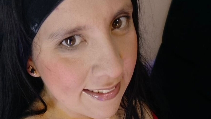 Watch KellyRodriguez live on Useporn