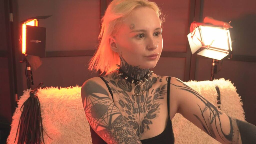 Sex chat gratuit in direct cu BrendaNix pe LiveJasmin