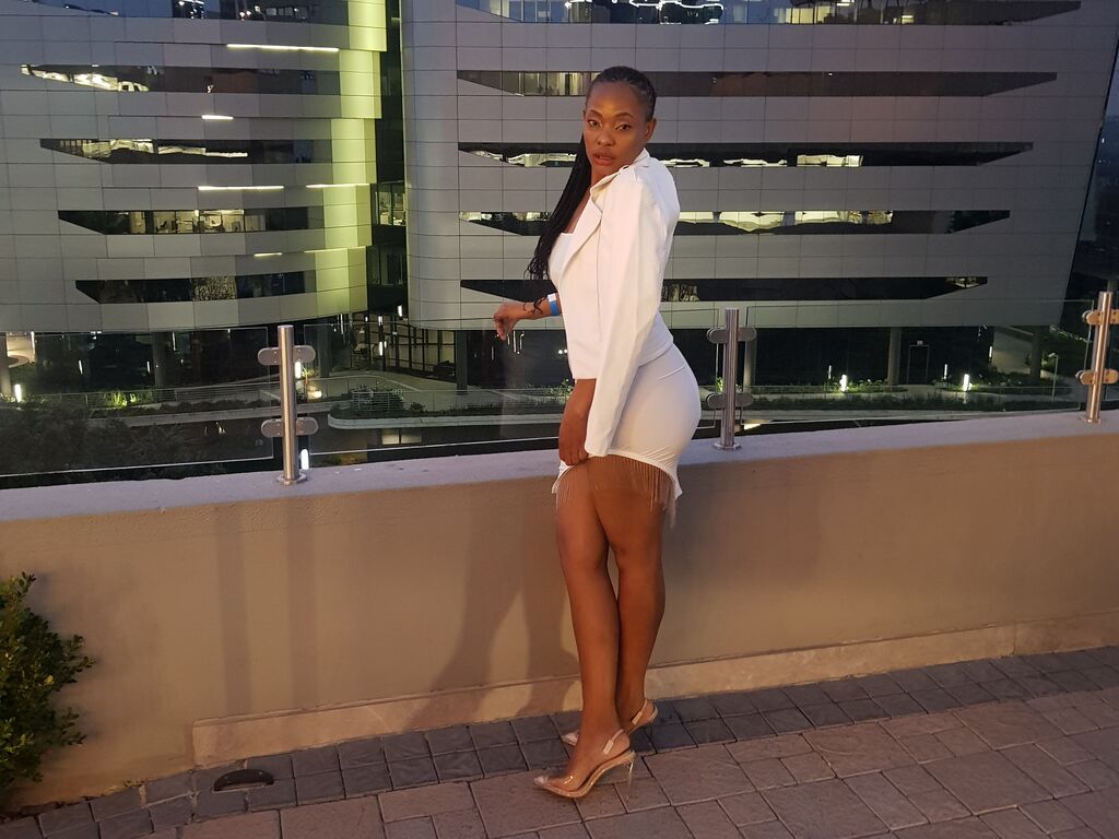 PearlWhite Nackt