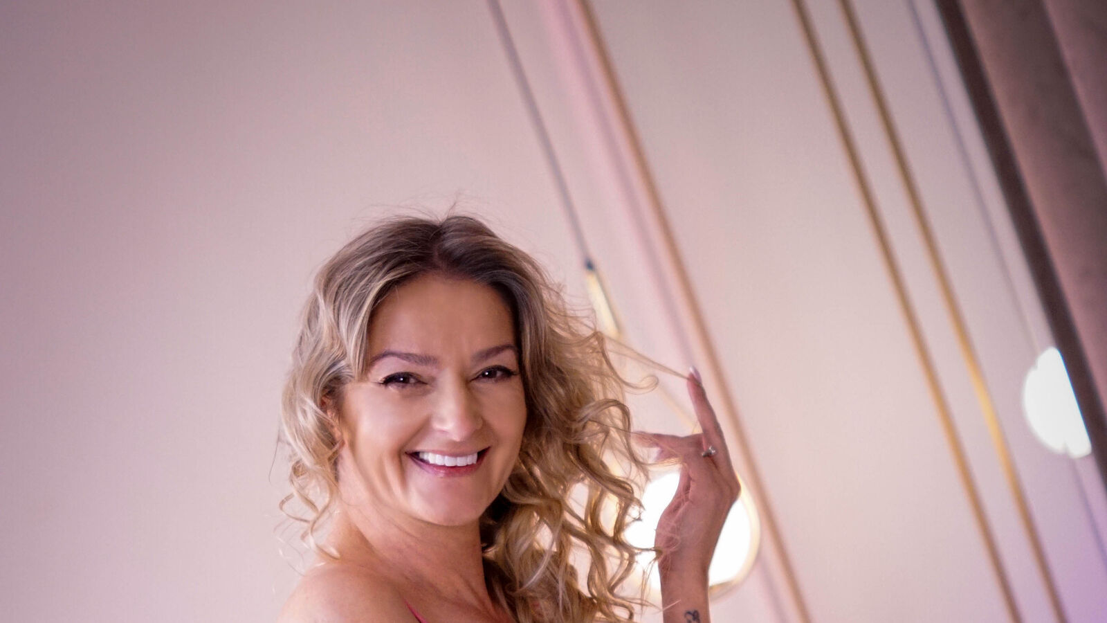 DelliaSmith erotic portrait