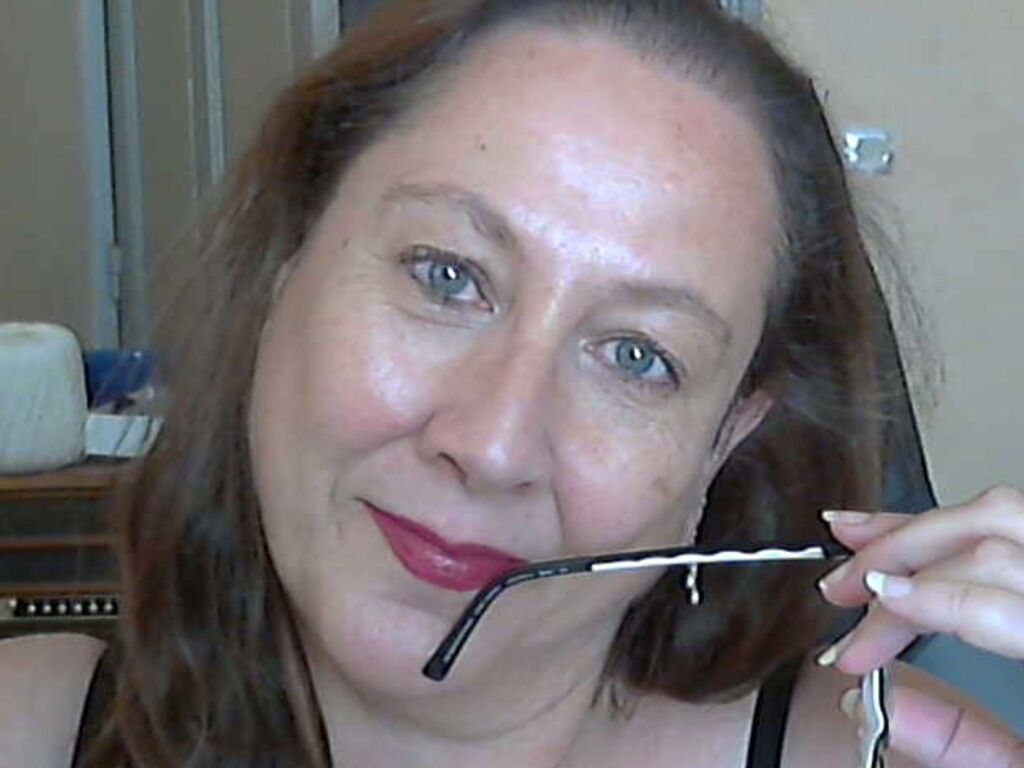 MyriamLevieux cam profile preview image