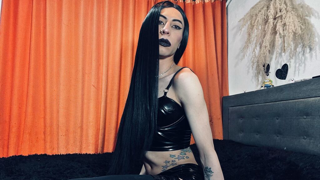 Watch DaffneePappas live on cam on LiveJasmin