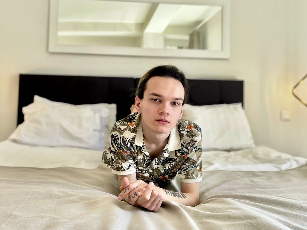 AlexanderDelgado Nude