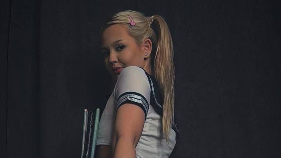 Watch ElsaDivine live on Cuties