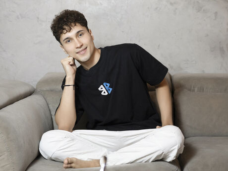 Chat with BidieWhite