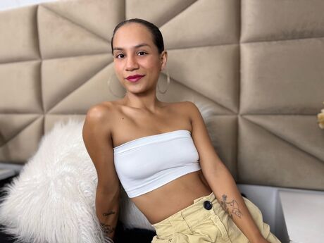 Chat with MartinaAlba