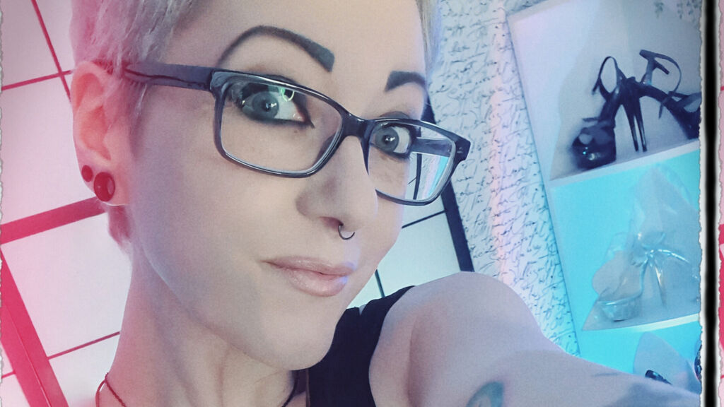 Sex chat gratuit in direct cu LeslieEden pe LiveJasmin