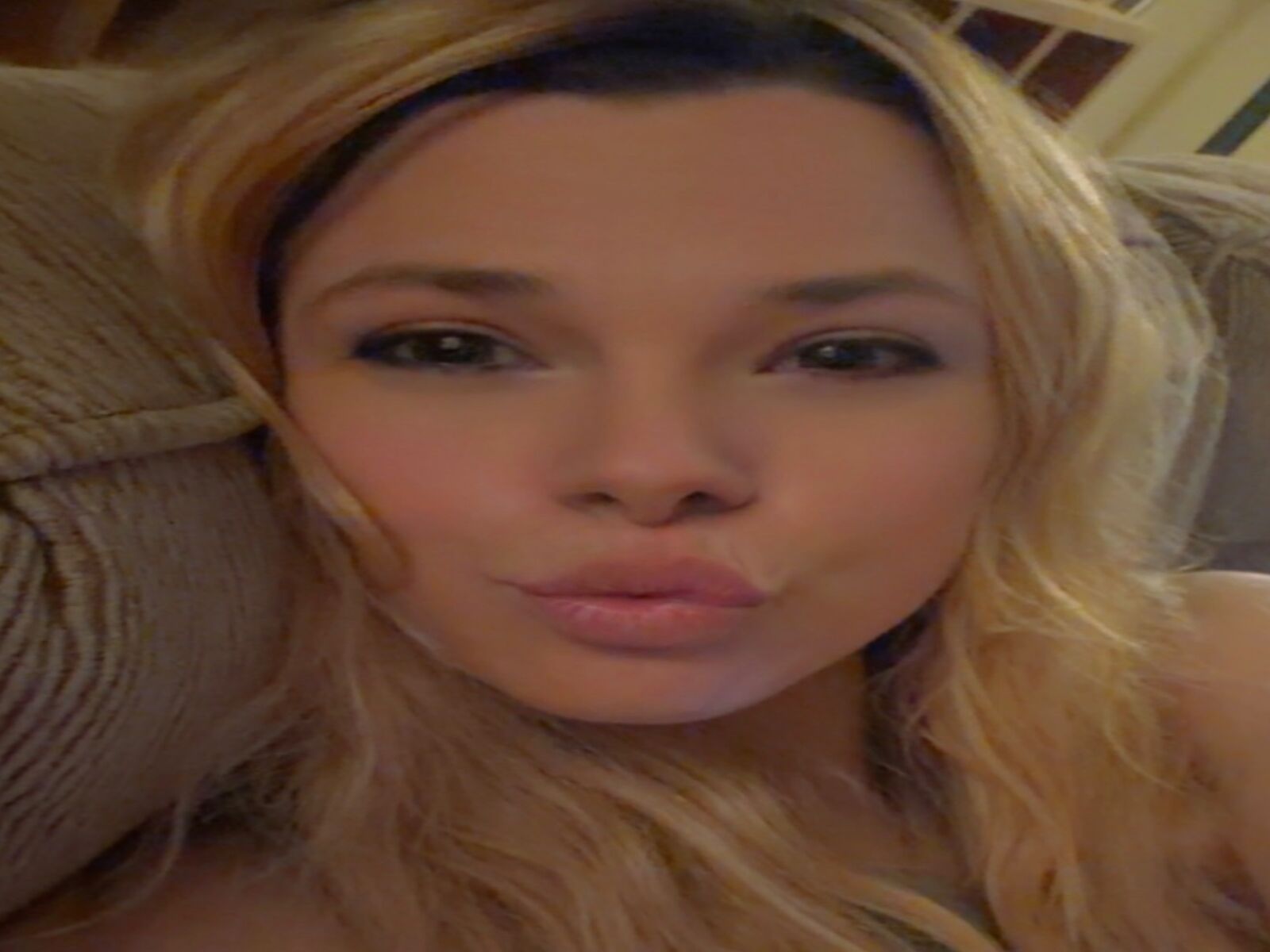 Live cam for Dommae