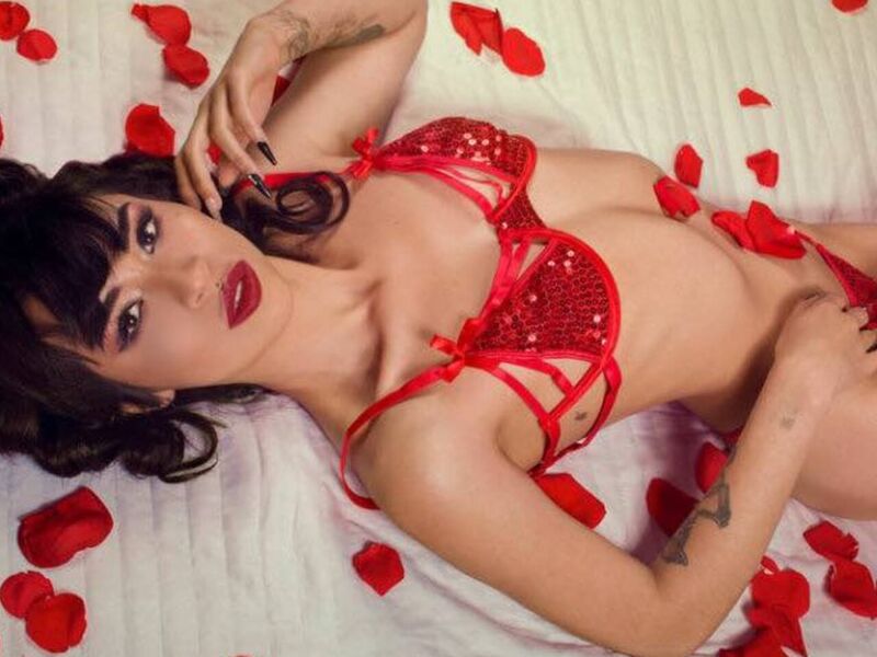 Live cam with MiaGoslin