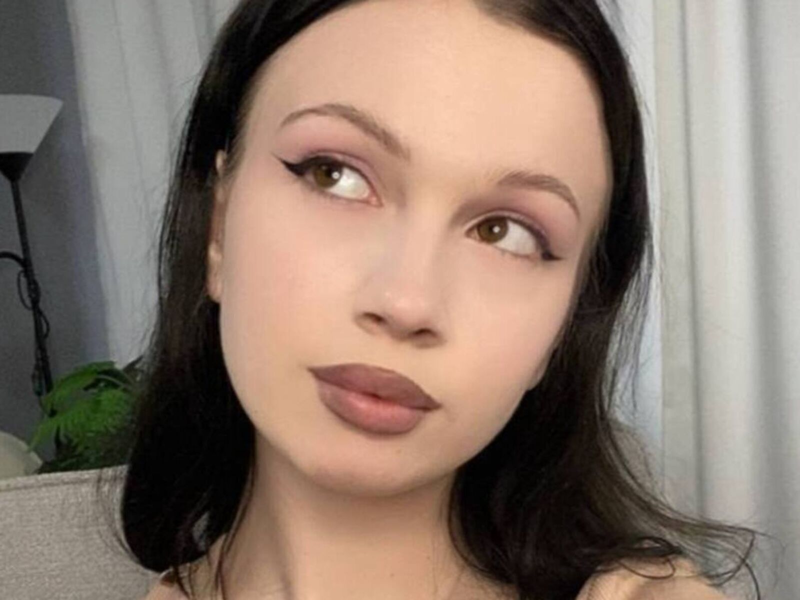 Live cam for EliDark