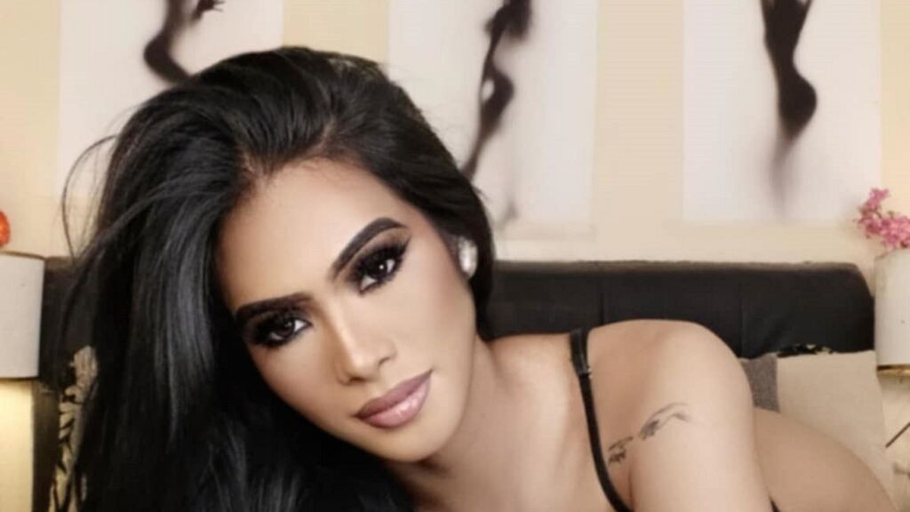 QueenNylha live cam model at LiveJasmin
