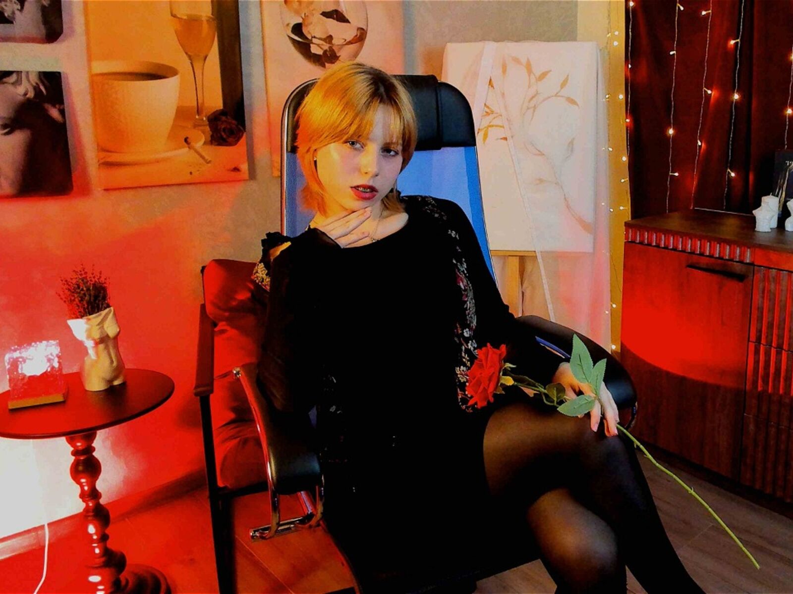 Live cam for VivienneHebert