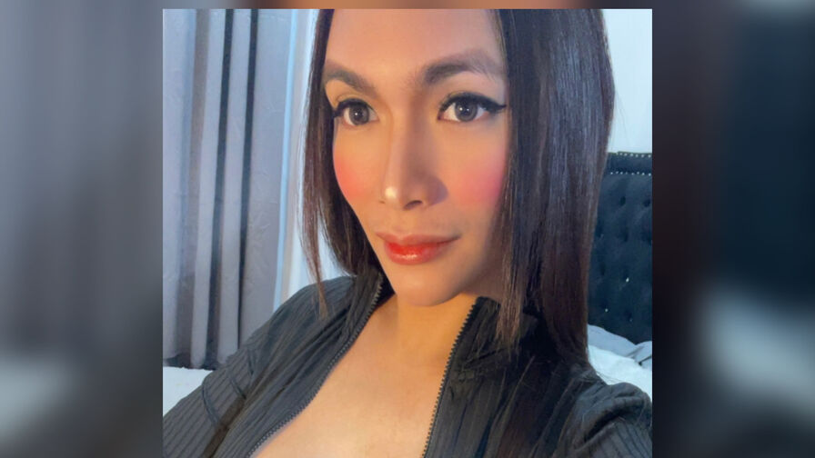 Watch KiziaFox live on Ultra Erotica