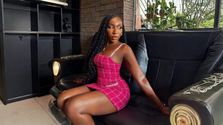 Live HD Nude Chat with HindaRoss