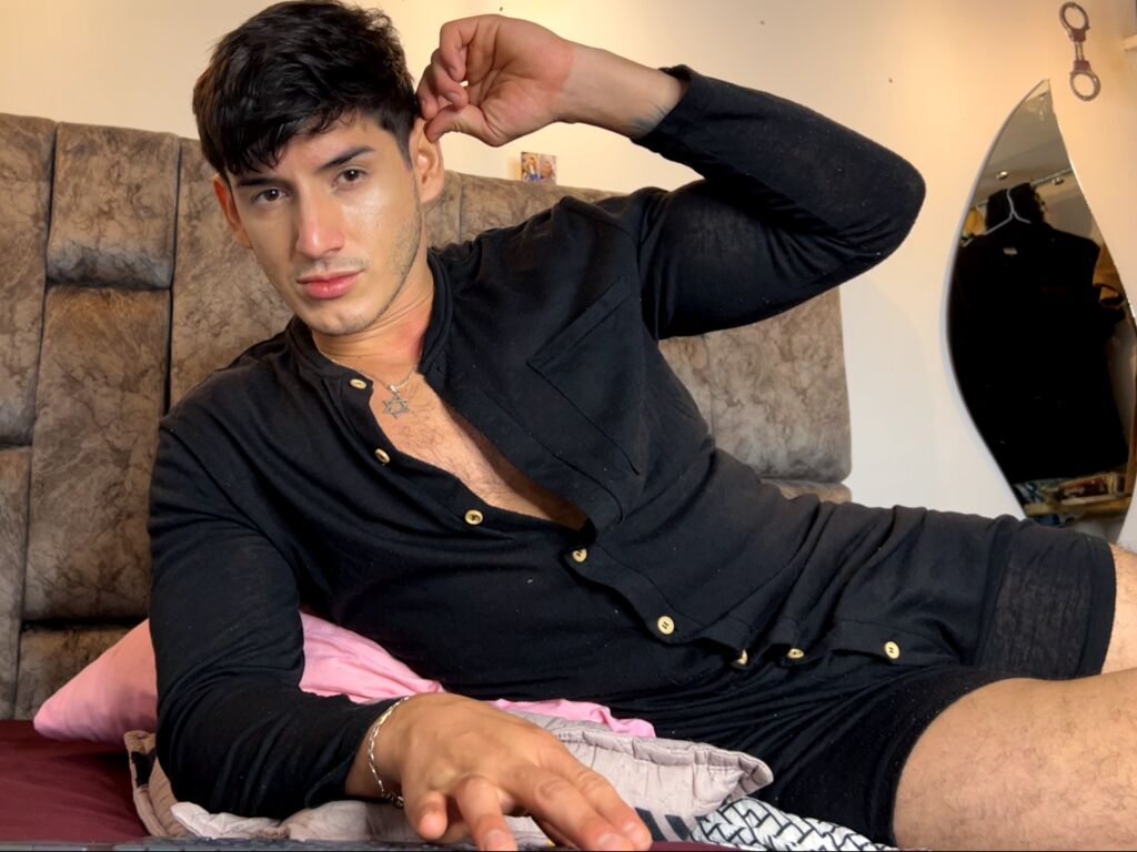 AndrewPill LiveJasmin model room profile